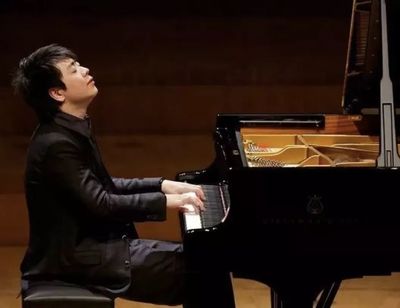 以技入道，以形傳神——從傅聰論演奏姿勢看鋼琴藝術中的肢體表達